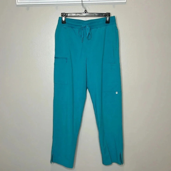Care and Wear Women's Teal Scrub Set Flexible Material and Lots of Pockets - Picture 6 of 15